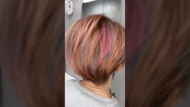 Всегда молодая. Тренд 2023года. Креативное окрашивание. Яркое окрашивание 50+. Стрижка для женщины смотреть онлайн