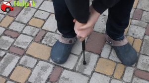 Установка упоров капота (амортизаторов) на Skoda Yeti (www.upora.net)