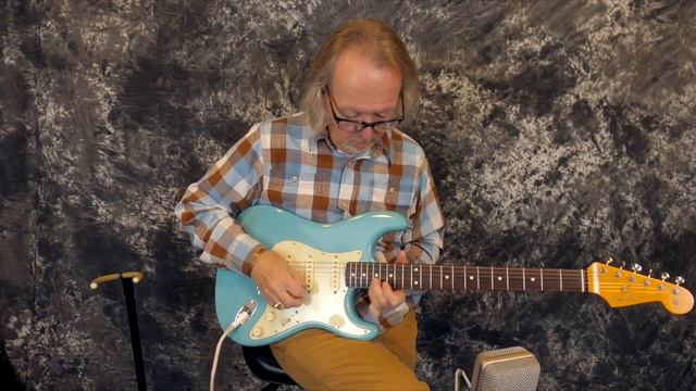 201 Fender Limited Edition 62' RI USA Strat Tropical Blue смотреть онлайн