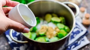 Салат из огурцов с горчицей и маслом на зиму