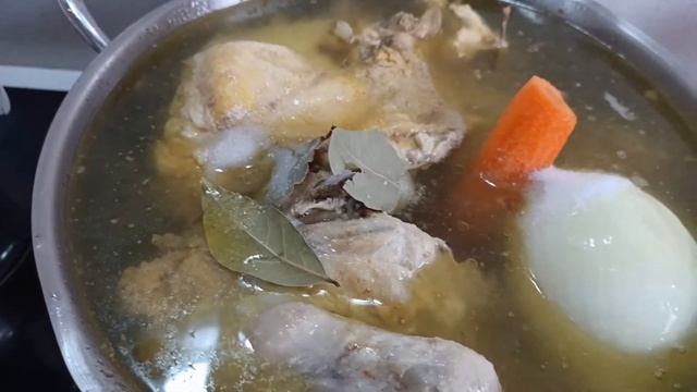 Холодец из курицы.Очень вкусно и бюджетно. Готовить просто и легко.