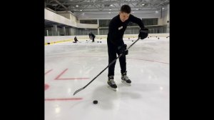 Как выполнить кистевой бросок с подбивкой?