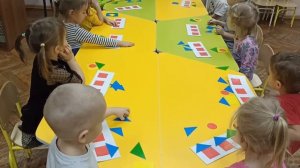 ФЭМП вторая младшая группа Знакомство с треугольником
