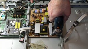 Ремонт ЖК телевизора своими руками. Часть 2. Снятие блока питания