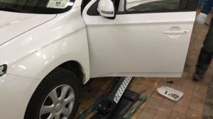 Установка декоративных подножек Митсубиси Аутлендер.