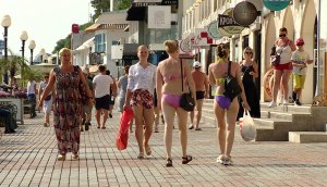 Для «голых» отдыхающих в Сочи хотят придумать дресс-код