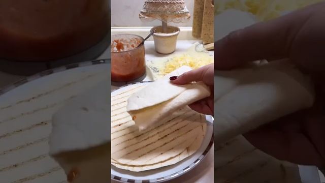 Конвертики из лаваша!Вкусный завтрак!Много сыра!Пирожки за 5 мин! #food #ппеда смотреть онлайн