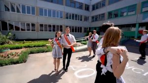 Школьный Вальс 2020, выпускники 2020 танцуют школьный вальс