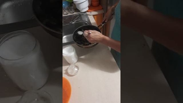 Сливовый тарт со сливочным соусом ?