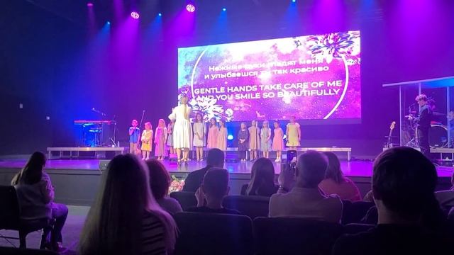 Как отмечают День Мамы в США в Русской церкви смотреть онлайн