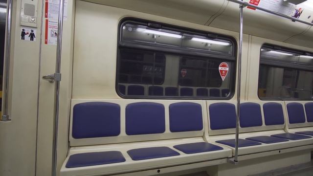 Russia, Moscow, metro ride from Добры́нинская to Комсомо́льская смотреть онлайн
