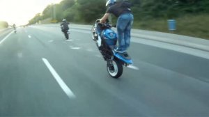 Невероятная езда на заднем колесе, просто класс))))