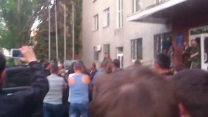 Донецкая область Красноармейск 11.05.2014 стрельба на референдуме