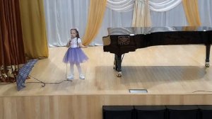 Маркова Варвара
Детская песня про осень "Дождик капает, кап, кап"