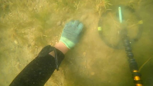 Пляжный коп металлоискателем по Наводке!ШИКАРНАЯ ЗОЛОТАЯ находка под водой!
