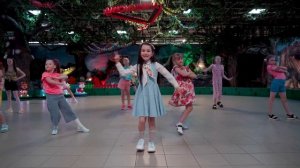 Яна Лавринович с песней «Ух, ты!» и юные цирковые гимнасты и акробаты!