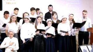 На сене в хлеву мирно спал Он