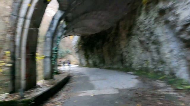 СТАРАЯ ДОРОГА - Красная Поляна Сочи. Нашел САМУЮ СТАРУЮ ДОРОГУ! Как Падают Камни на СТАРОЙ ДОРОГЕ. смотреть онлайн