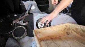 VW Passat/Golf/Touran Broken Fuel pump removal - How to replace and fit new fuel pump unit