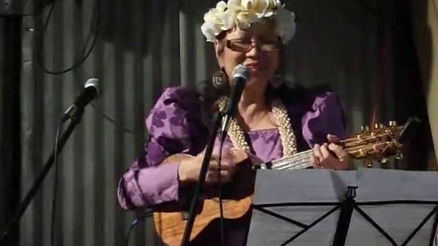 "Flying" - Makalina - The Uke Hut NYC 10/28/11 смотреть онлайн