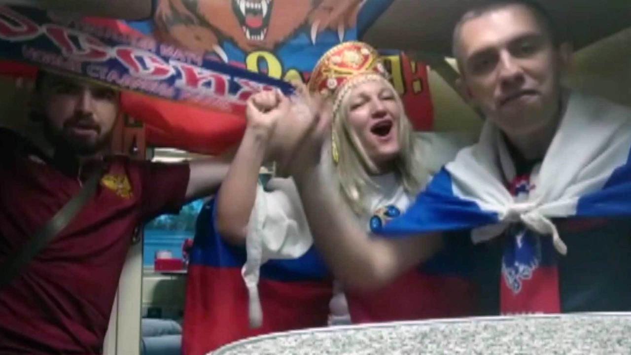 Российские болельщики съезжаются в Сочи, чтобы поддержать сборную