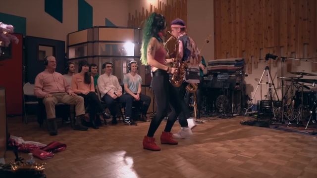 GRACE KELLY GO TiME: Fish & Chips Feat. Leo P #2Saxy смотреть онлайн