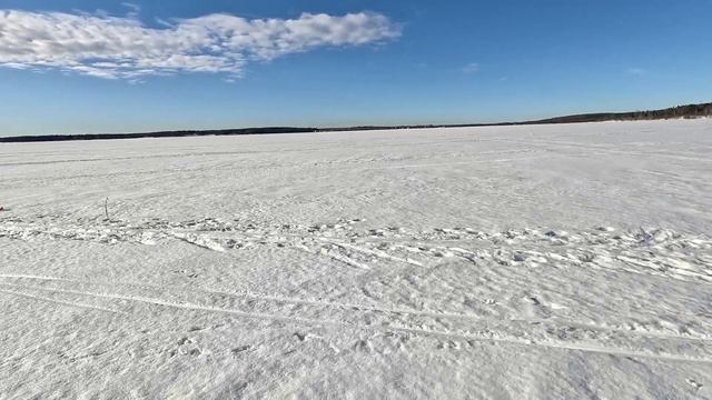 Продолжаем катать на фэтбайке Giant Yukon 2 по льду озера Сенеж.Шикарная солнечная погода ждет нас. смотреть онлайн