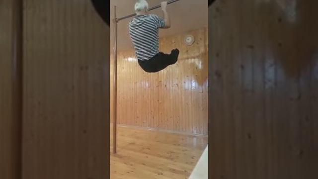 Двойной угол 90°, на перекладине, время держания 1 минута 3 секунды, вызов принят Archo Morris ? смотреть онлайн