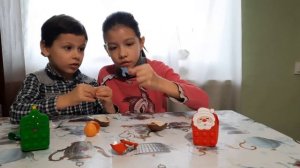 Киндер сюрприз Kinder surprise Распаковка ЧТО НАЙДЕТ ВНУТРИ АНТОН??