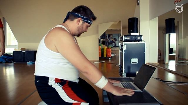 Laptop workout! Ezen besírsz! :) Mester és tanítványa - Lenovo YOGA 3 смотреть онлайн