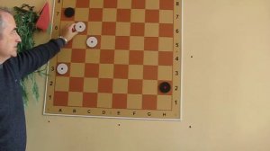 Как выиграть эндшпиль. 3 дамки против шашки и дамки.