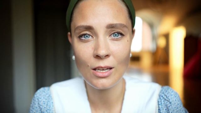 Стихи. «Долюби ее, докачай». Читает Мари Мирай