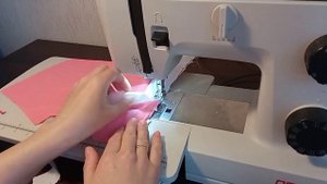 Простой способ обработки горловины с кружевом, сможет даже новичок