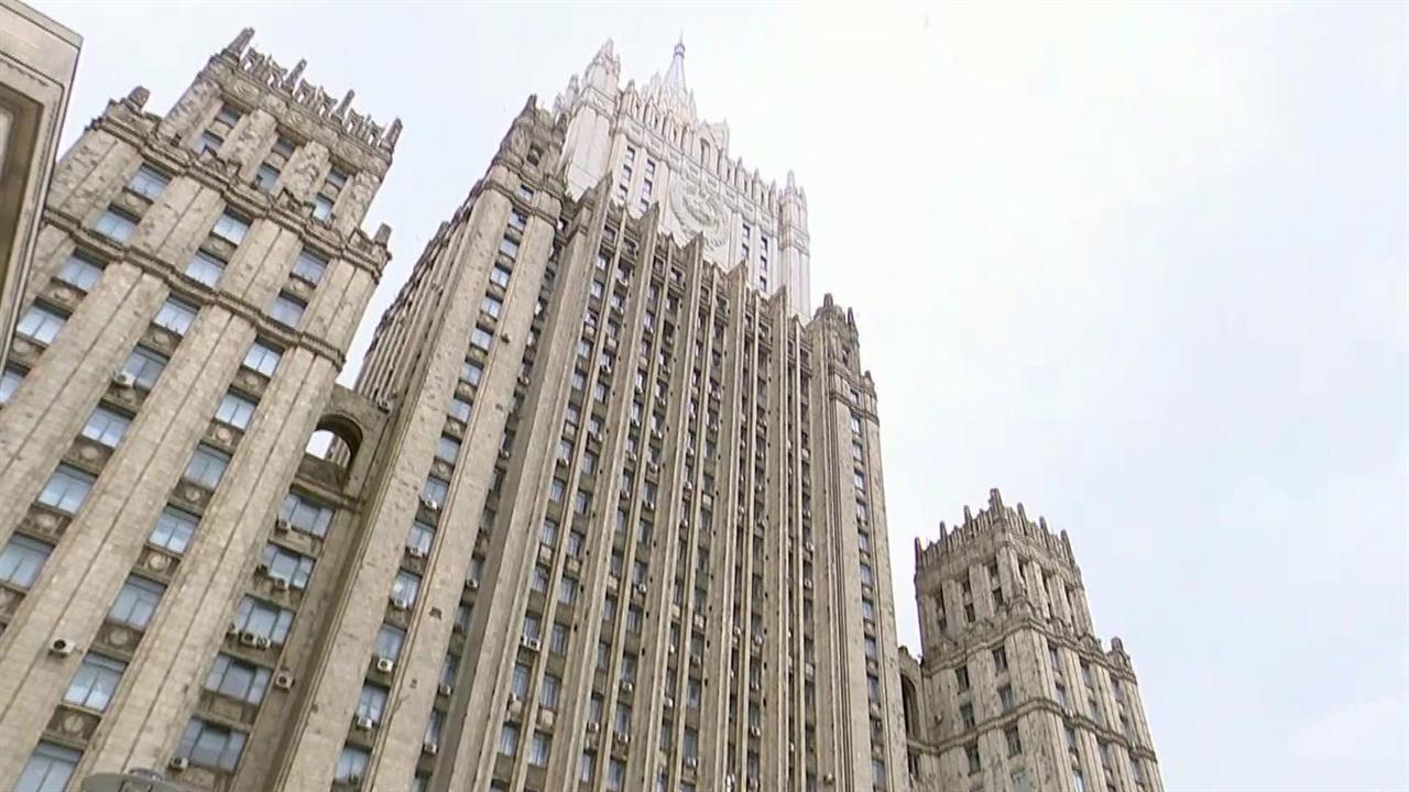 В качестве ответной меры МИД объявил персонами нон-грата двоих сотрудников посольства Чехии в РФ