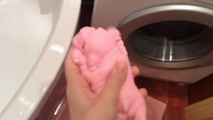 Купание сквиши собачки!