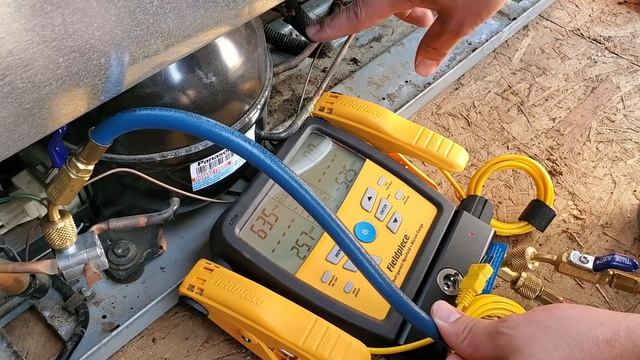 How To Recharge Freezer or Refrigerator - Adding Refrigerant or Freon to R134A Appliance смотреть онлайн