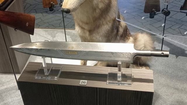 Стрелковое и холодное оружие в музее.