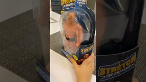 Распаковка тянущейся игрушки  stretch Armstrong стрейч Армстронг