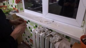 Установка бюджетных ролет на окна. Как просто и ровно обрезать рулонные шторы?