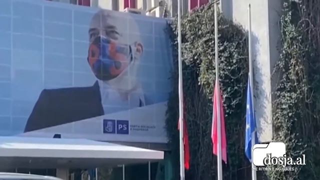 Ndarja nga jeta e Bashkim Finos, flamuri shqiptar ulet në gjysmë shtizë në Partinë Socialiste смотреть онлайн