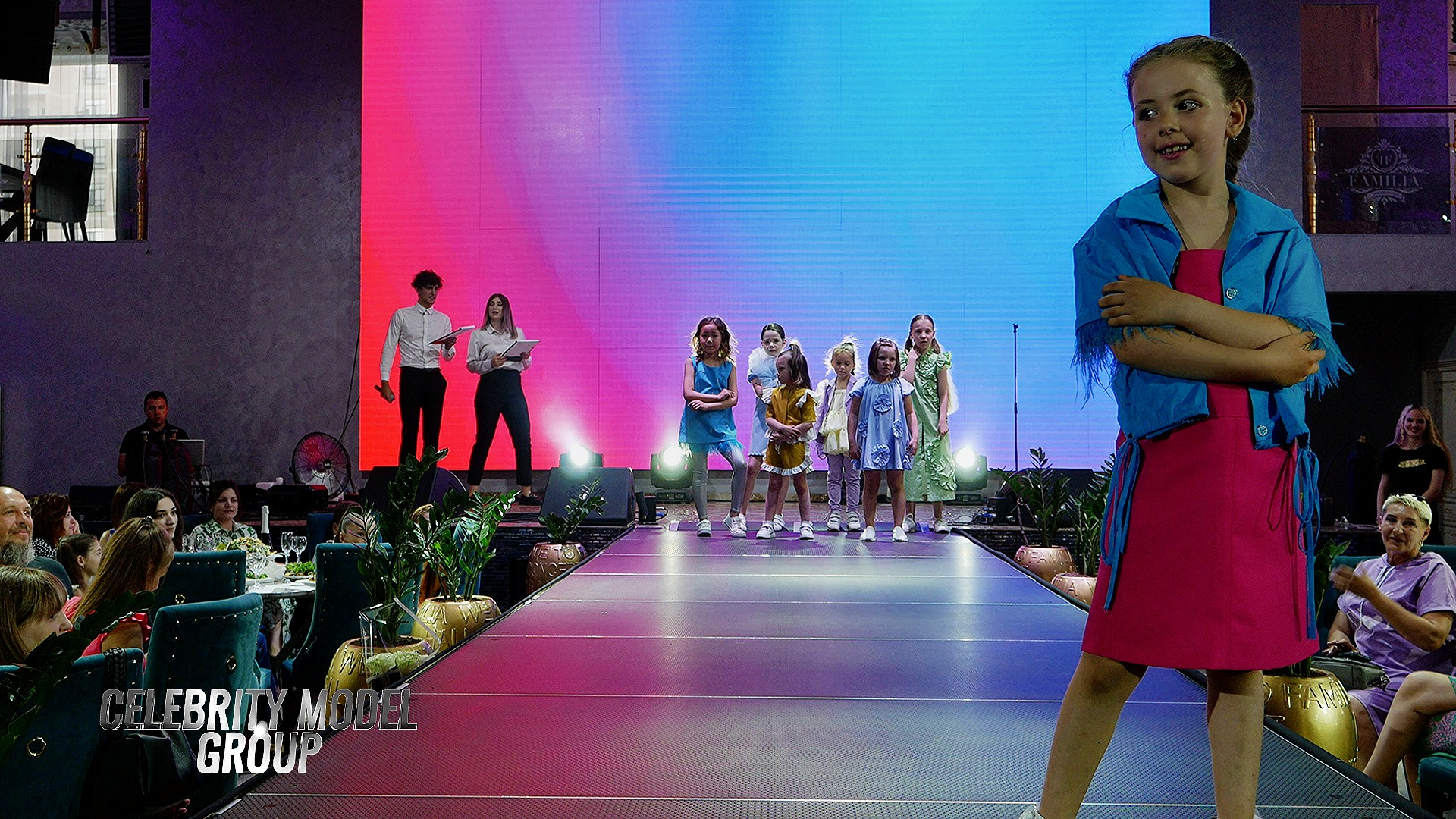 А СТИЛЬ МАЛЫШЕЙ . Childrens fashion show | Детский показ моды .AND THE STYLE OF THE KIDS .
