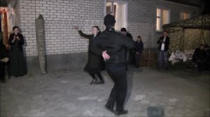 Танцы на свадьбе. Часть 1.mp4
