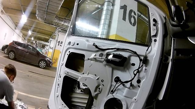 Пежо Травеллер. Шумоизоляция передних дверей + подсветка. смотреть онлайн