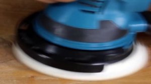 34. Эксцентриковая шлифовальная машина Макита BO6050.