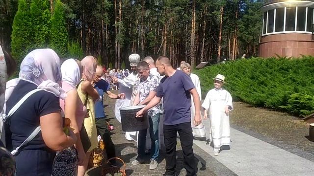 Славутич, яблочный спас. С праздником вас дорогие друзья, мира и добра вам. смотреть онлайн