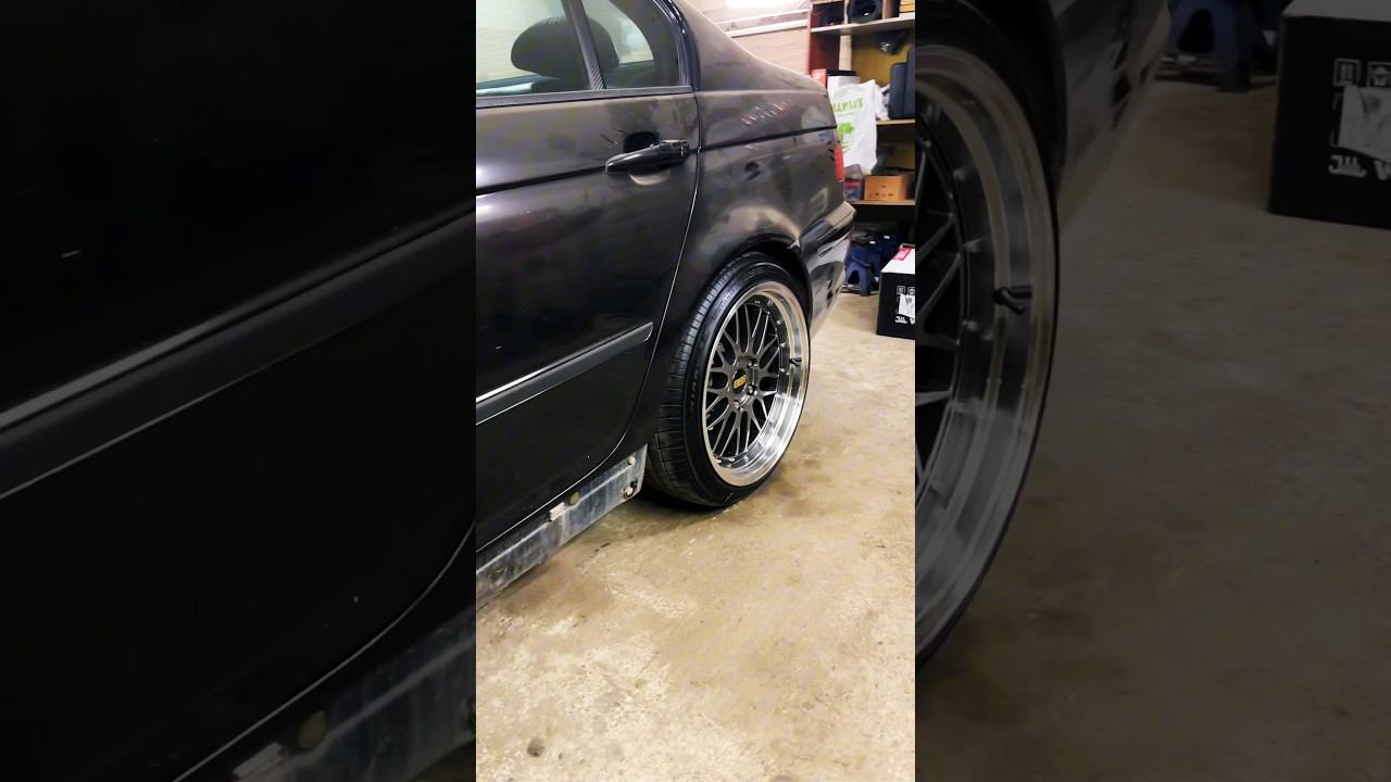 1 или 2 пиши в комменты  #bmw #motorsport #automobile смотреть онлайн