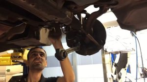 Замена стабилизатора передней подвески на МБ w221