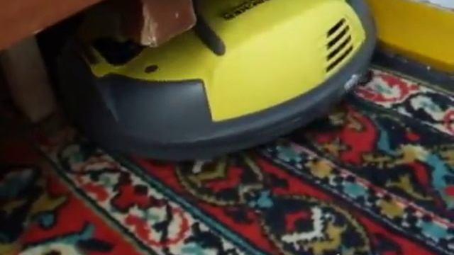 Karcher RC3000 уборка под кроватью смотреть онлайн