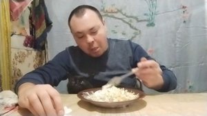 Мукбанг:? вермишель с мясным фаршем,куриный салат.#mukbang ,#egg #youtube