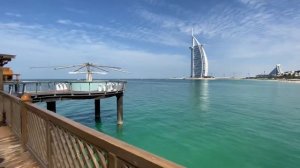 Прогулка по пирсу отеля Мадинат Джумейра и вид на Бурдж Аль Араб и пляж Джумейра Бич.